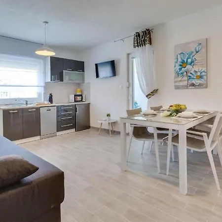 Apartment 2 Bedroombeautiful In Vir