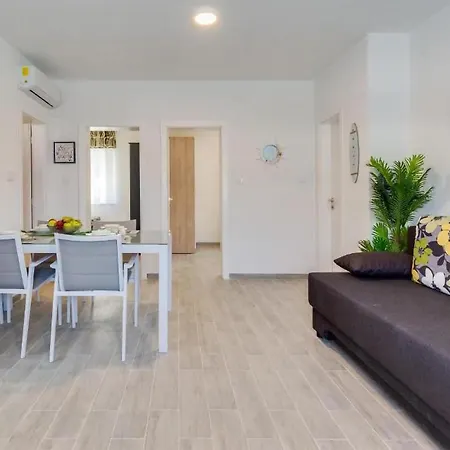Apartment 2 Bedroombeautiful In *