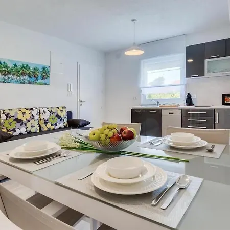 2 Bedroombeautiful In Apartment